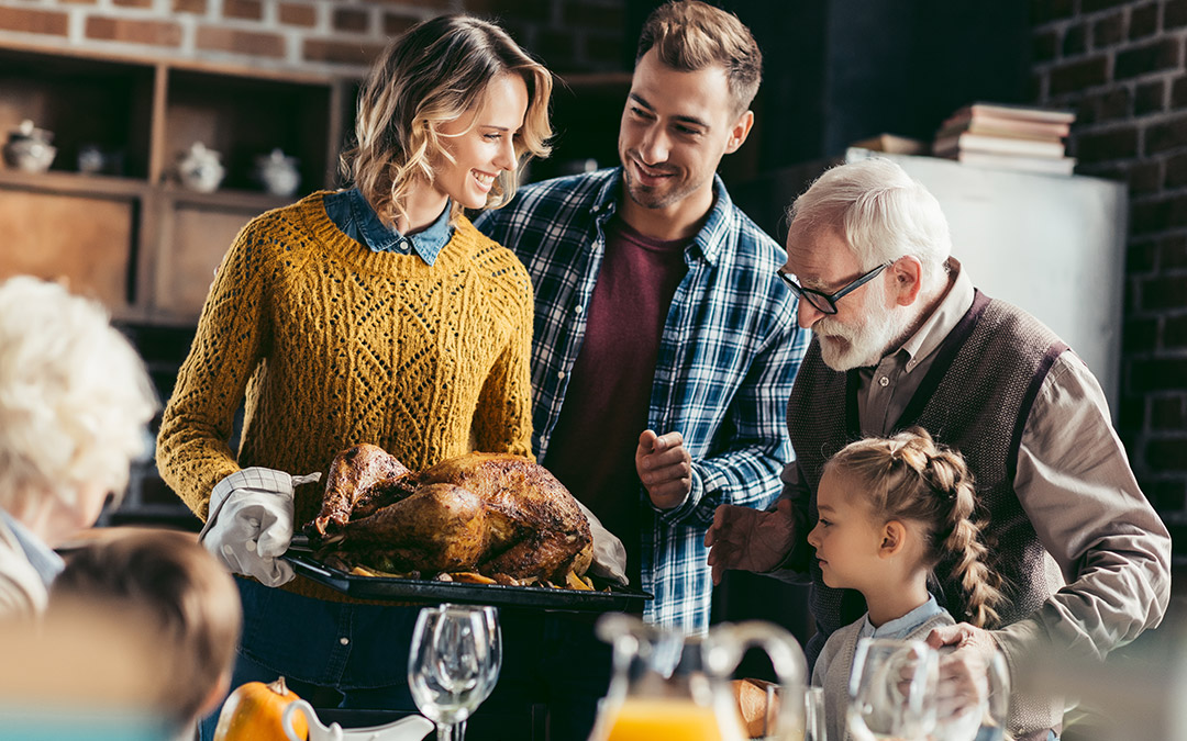 5 Ways to Simplify Your Thanksgiving Dinner Catering & Serveware